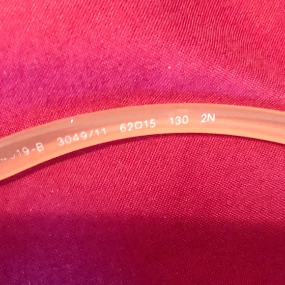 Burberry sunglasses in case - Picture 6 of 7